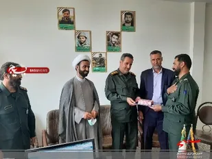 تقدیرسرهنگ پساوند فرمانده سپاه شهرستان رفسنجان وحجت الاسلام بیاضی پور مسئول نمایندگی ولی فقیه از مدیر روابط عمومی وتبلیغات سپاه شهرستان
