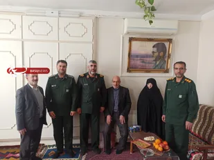 دیدار با خانواده شهدا و جانباز دوران دفاع مقدس +تصاویر