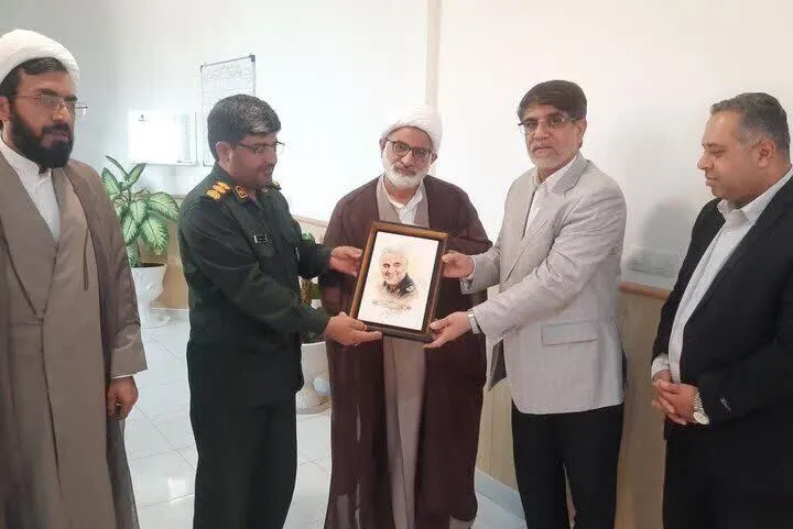 دیدار فرماندار و امام جمعه با فرمانده سپاه کنگان به مناسبت روز پاسدار