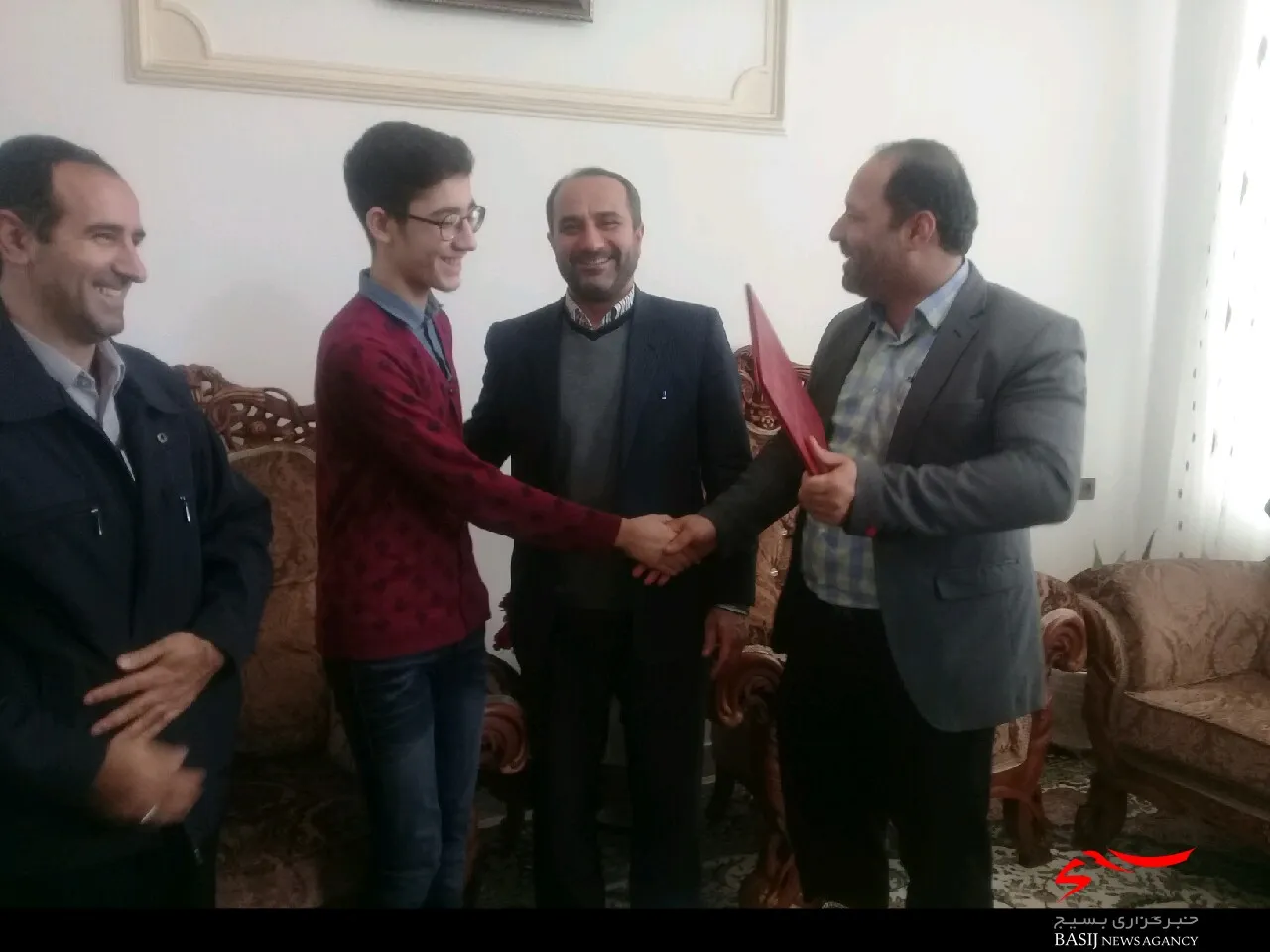 تجلیل مسئولان بسیج قائمشهر از نخبه و استاد بین المللی شطرنج جهان