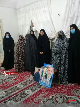 بسیجیان پایگاه قدس در جمع خانواده شهید اکرمی