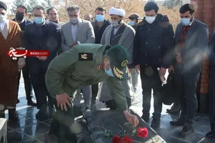 عطرافشانی گلزار شهیدان گمنام دانشگاه آزاد واحد یادگار امام(ره)
