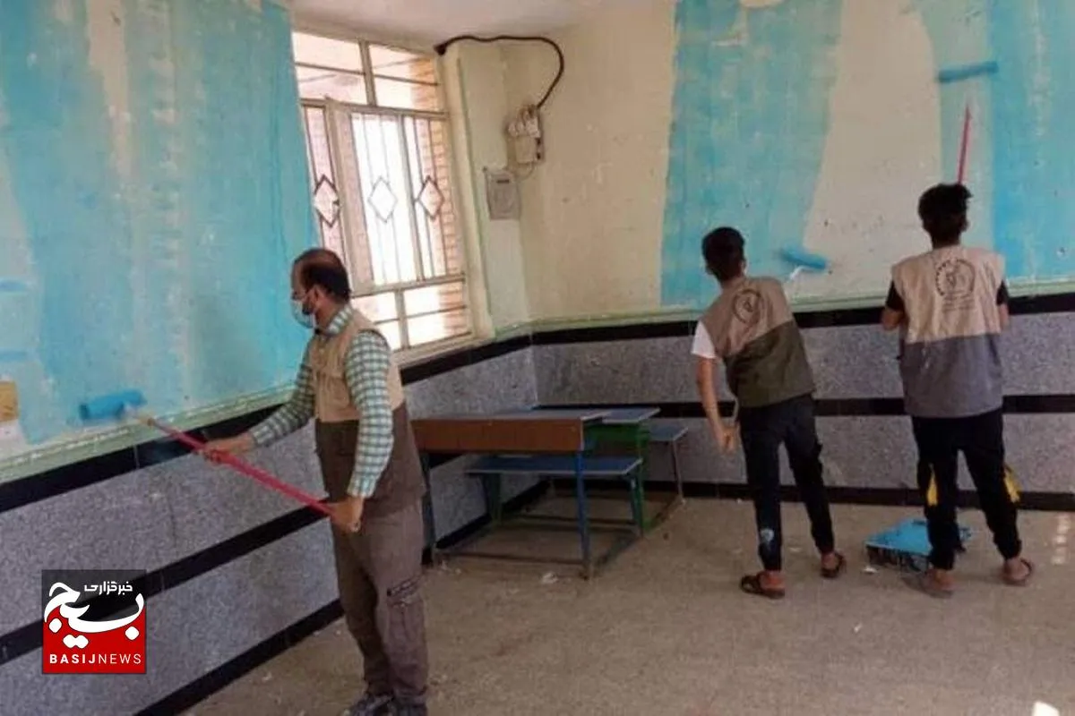 دانش‌آموزان بسیجی پای کار مرمت و زیباسازی مدارس