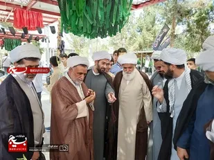 غبار رویی و عطرافشانی گلزار شهدای روحانی به مناسبت گرامیداشت هفته دفاع مقدس