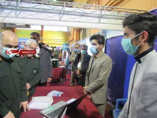 بازدید فرمانده کل سپاه از غرفه بسیج علمی پژوهشی استان