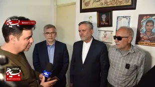 حضور وزیر تعاون، کار و رفاه اجتماعی و استاندار البرز در منزل شهید کارگر، سید روح الله عجمیان/نقش کارگران در جبهه های مختلف جمهوری اسلامی و جهاد خودکفایی بی بدیل است