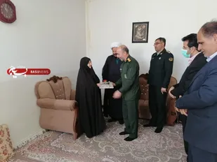 فرماندهی ناحیه سپاه شهرستان بویین میاندشت به همراه مسئولین شهرستان به مناسبت روز گرامیداشت مادران و همسران شهدا با آنان دیدار کردند.