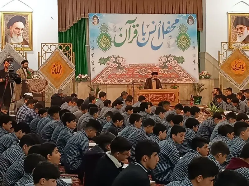 برگزاری محفل انس با قرآن ویژه دانش آموزان در شهر دستگرد برخوار
