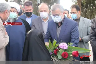 گلباران مزار شهدا به مناسبت ایام الله دهه فجر در ساوجبلاغ
