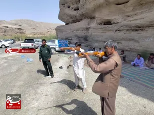 مسابقات رقابتی تفنگ بادی و طناب&zwnj;کشی میان بسیجیان دو حوزه مقاومت برگزار شد