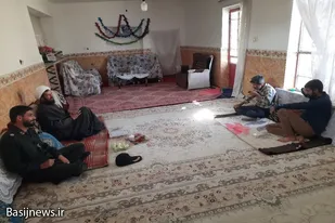 دیدار فرمانده و بسیجیان حوزه شهید صفایی با خانواده شهدا و رزمندگان