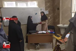 مراسم تقدیر و تجلیل از معلمان دبیرستان برکت ۱۵خرداد سرخه برگزار شد
