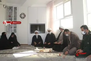 دیدار مسئولین ناحیه امام حسن (ع) با خانواده&zwnj;های شهدا