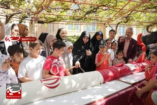 اجرای سرود سلام فرمانده توسط فرزندان همکاران شرکت ملی نفت ایران