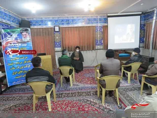 نشست صمیمی فرمانده ناحیه مقاومت بسیج خمینی شهر با کارگران