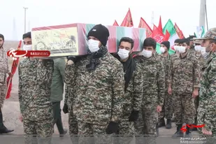 مراسم تشییع و خاکسپاری پیکر شهید گمنام در پادگان شهدای ۱۹ دی قم از به روایت تصویر