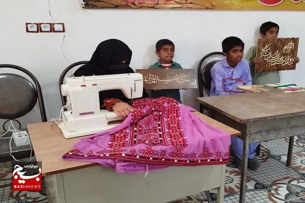 راه‌اندازی کارگاه مشاغل خانگی و صنایع دستی در روستای کله شهتوت در دهه فجر