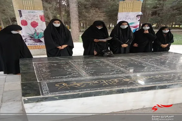 آیین غبارروبی وعطر افشانی مزار شهدای گمنام شهرستان خاش به مناسبت گرامیداشت هفته دفاع مقدس