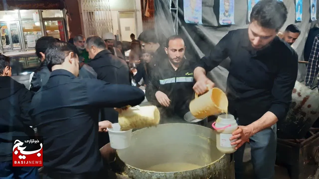مراسم سنتی حلیم پزان در قم برگزار شد