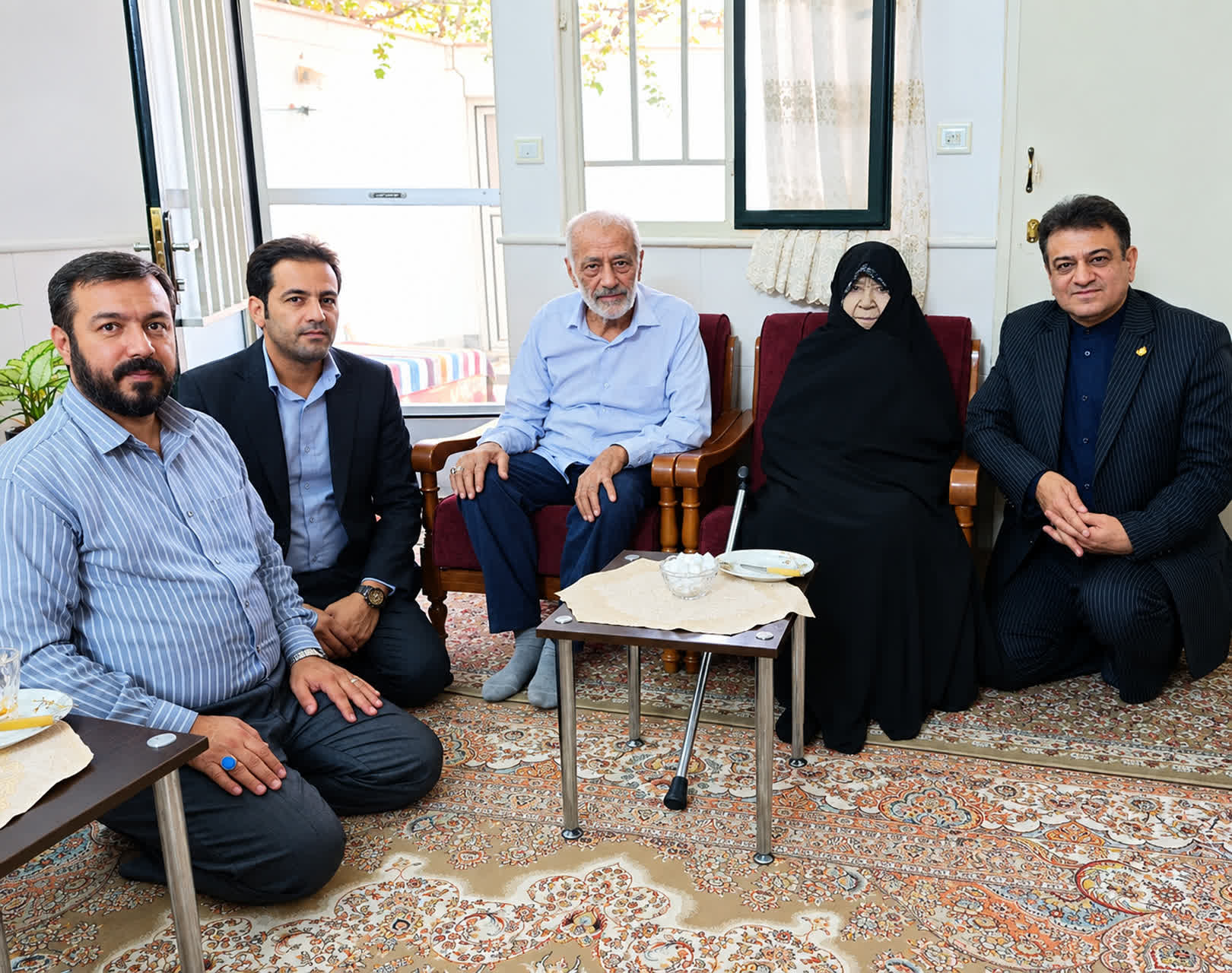 خانواده معظم شهدا، سرمایه‌های ارزشمند کشور و چشم و چراغ ما هستند