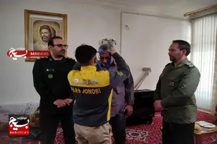 تقدیم مدال قهرمان ملایری به خانواده شهید نظری&nbsp;