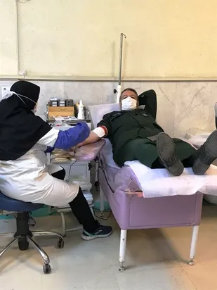 اهدای خون توسط کارکنان و سربازان سپاه ناحیه مالک اشتر