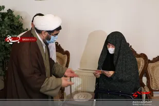 دیدار جمعی از مسئولین سپاه زنجان با خانواده شهدای روحانی