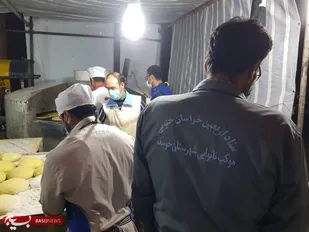 توزیع نان رایگان در خوسف