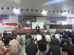 برگزاری نشست سیاسی در لشکر عملیاتی ۱۷ امام علی بن ابی طالب(ع) قم با موضوع مسائل روز کشور