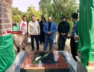 عطر افشانی و گلباران قبور مطهر شهدا در شهر شهباز