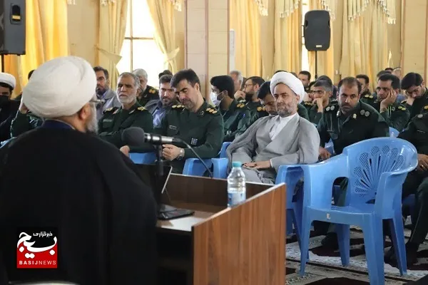 پاسداران با الگو گیری از جملات و رهنمودهای شهید مطهری به انقلاب خدمت کنند