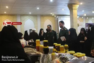 بازدید مسئولین سپاه از نمایشگاه طرح اسوه حوزه حضرت فاطمه (س) همدان