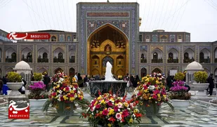 جشن گل و نور میلاد کریم اهل بیت در حرم عالم آل محمد(ص)/از افزایش گل&zwnj;آرایی نوروزی تا سفره&zwnj;های افطار کرامت رضوی+فیلم و تصاویر
