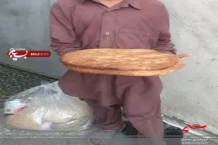 ٢٠ بسته معیشتی و ۶۰ قرص نان محلی توسط خواهران بسیجی در زاهدان توزیع شد