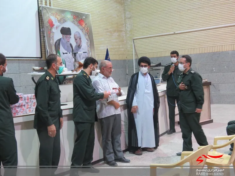تجلیل و تقدیر از خادمان قرآن و نماز ناحیه مقاومت بسیج خمینی شهر