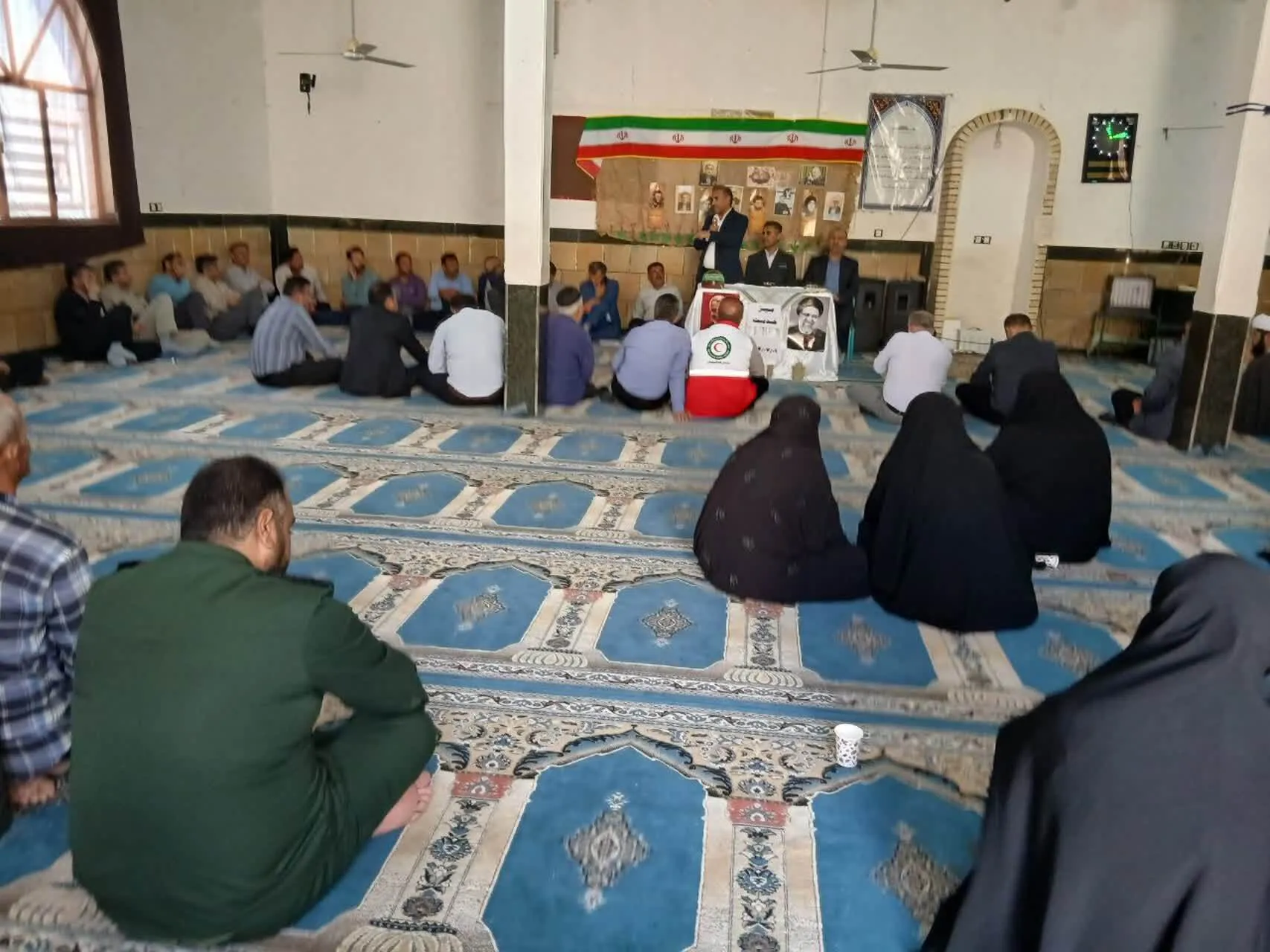 برگزاری میز خدمت به مناسبت هفته ی دفاع مقدس در شهرستان دزپارت