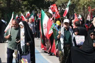هم&zwnj;اکنون؛ آغاز بزرگ&zwnj;ترین زنجیره انسانی &laquo;جان&zwnj;فدا&raquo; در دانشگاه فردوسی مشهد