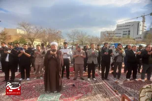 اقامه نماز عید فطر در بیمارستان بعثت همدان