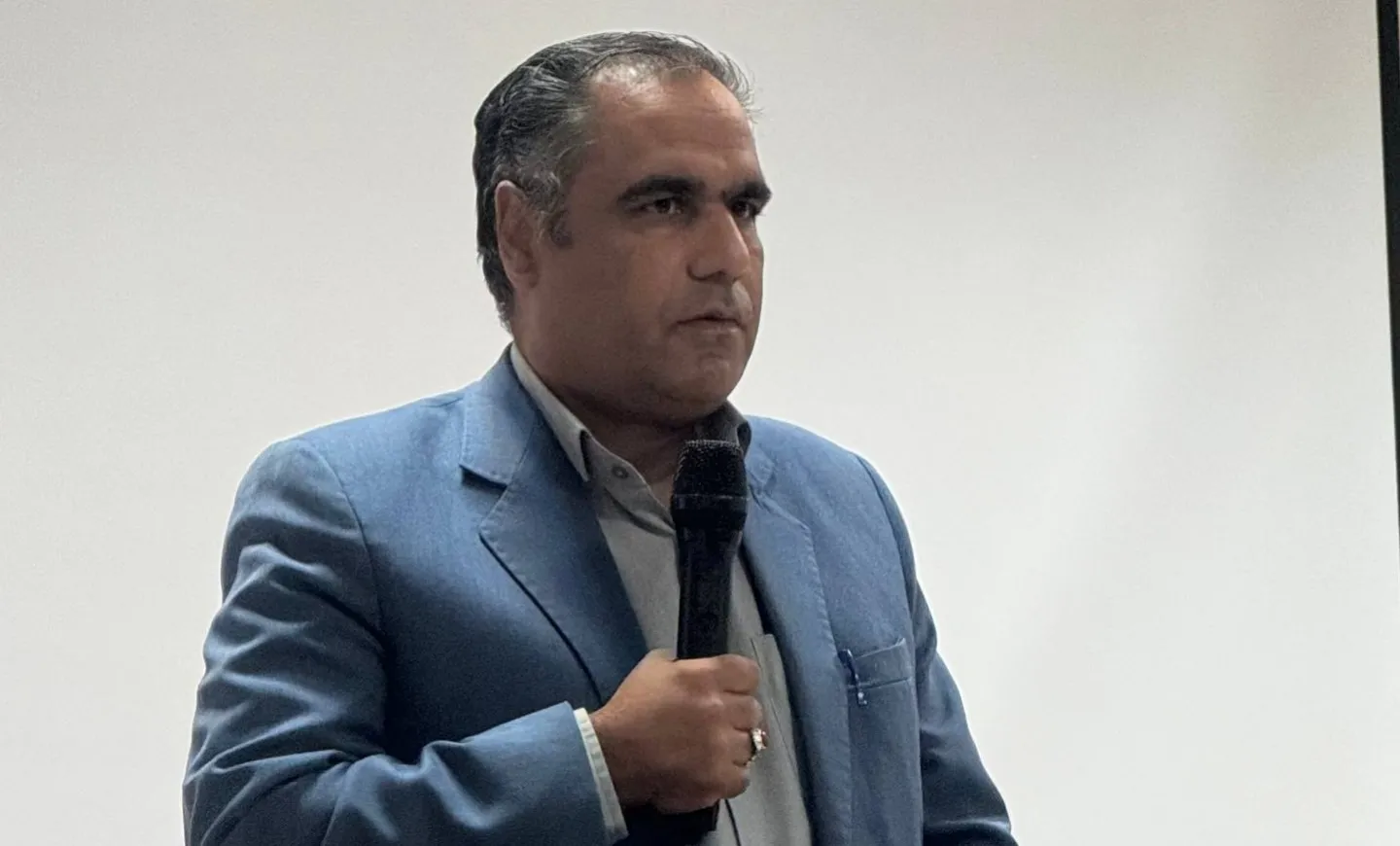 فرماندار کوهسرخ با تأکید بر اینکه خبرنگاران بازوان اصلی تحقق شفافیت و امیدآفرینی در جامعه هستند، گفت: اصحاب رسانه با بازتاب خدمات نظام و عملکرد مسئولان، نقش بی‌بدلیلی در تقویت سرمایه اجتماعی و خنثی‌سازی یاس و ناامیدی در بین جوانان بر عهده دارند.