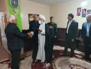 دیدار جمعی از مسئولین شهرستان دره شهر ب خانواده های شهید دانش آموزی ارمو