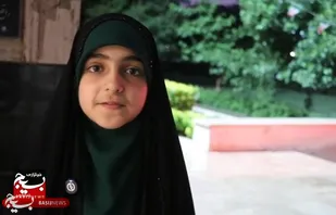 رجزخوانی دختر دهه نودی به زبان انگلیسی