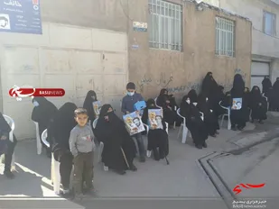 مراسم روضه خوانی درب منزل شهدا در اشتهارد برگزار شد
