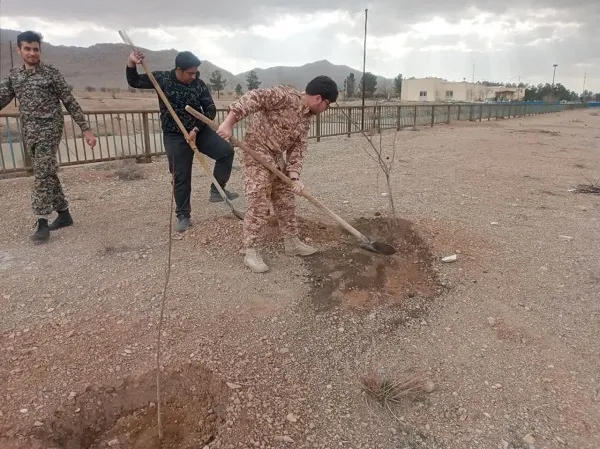 کاشت نهال بمناسبت روز درخت کاری، هر نهال به نام یک شهید