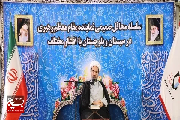 بانوان بدنبال تربیت، آموزش و کادرسازی برای جامعه اسلامی باشند