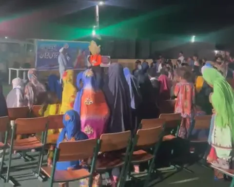 انقلاب روی صحنه ساحل جُد