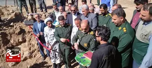حل مشکلات کشور جز با کار انقلابی و جهادی ممکن نیست
