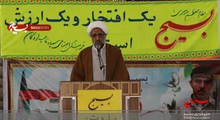 بسيج پايه هاي مستحکم انقلاب و نظام است