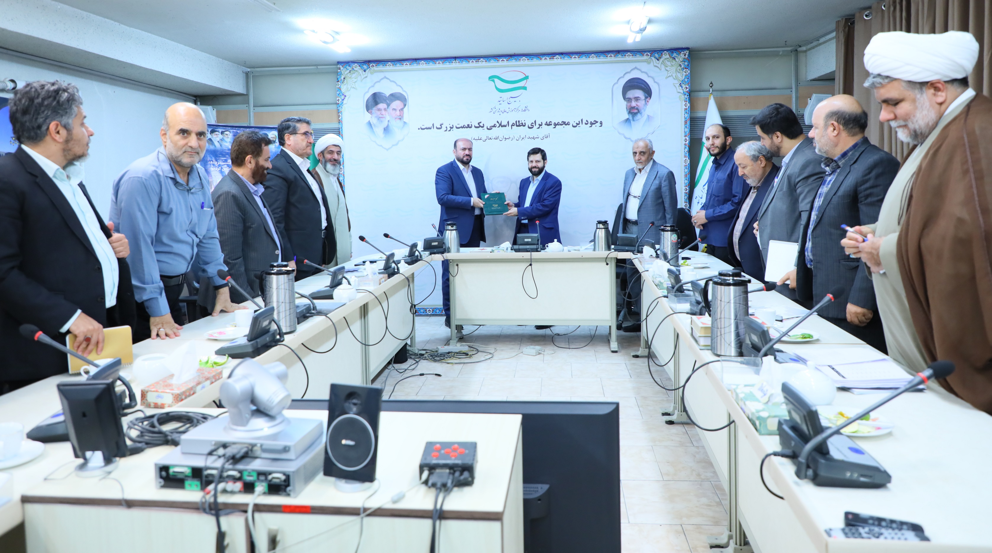 دکتر «کامران شیوندی» استاد برجسته دانشگاه علامه طباطبایی به عنوان سرپرست معاونت علمی پژوهشی سازمان بسیج اساتید کشور منصوب شد دکتر «کامران شیوندی» استاد برجسته دانشگاه علامه طباطبایی به عنوان سرپرست معاونت علمی پژوهشی سازمان بسیج اساتید کشور منصوب شد