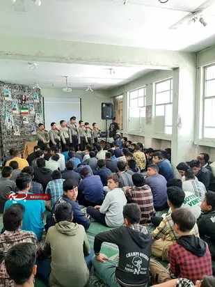 برگزاری یادواره شهدای دفاع مقدس و مدافعان حرم و امنیت در دبیرستان پسرانه حکیم نظامی روستای آدریان شهرستان خمینی شهر