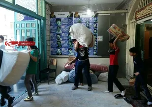 کمک های مردمی منطقه ۱۷ دارالشهدای تهران به سیل زدگان